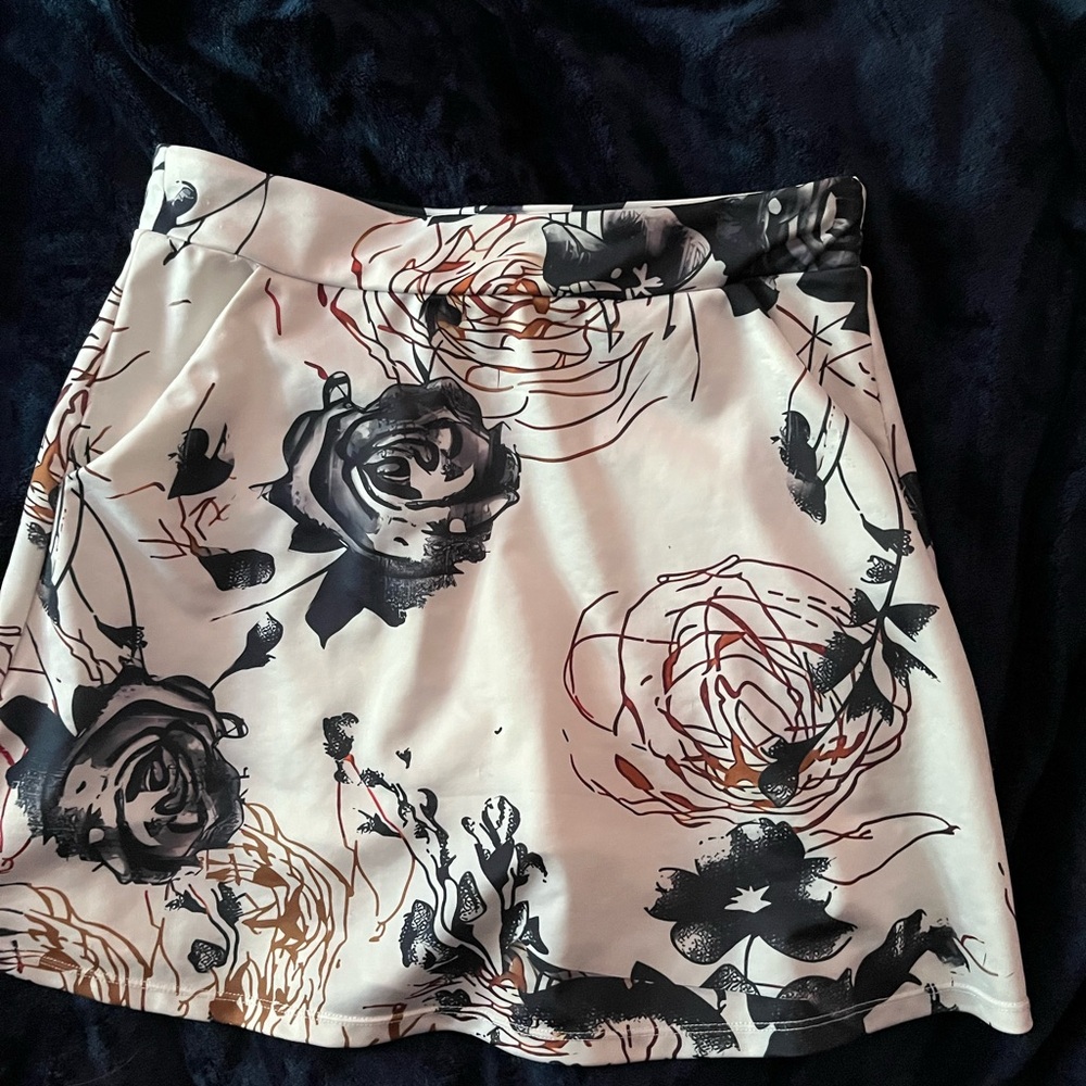 Women's Floral Circle Skirt - White & Black Print